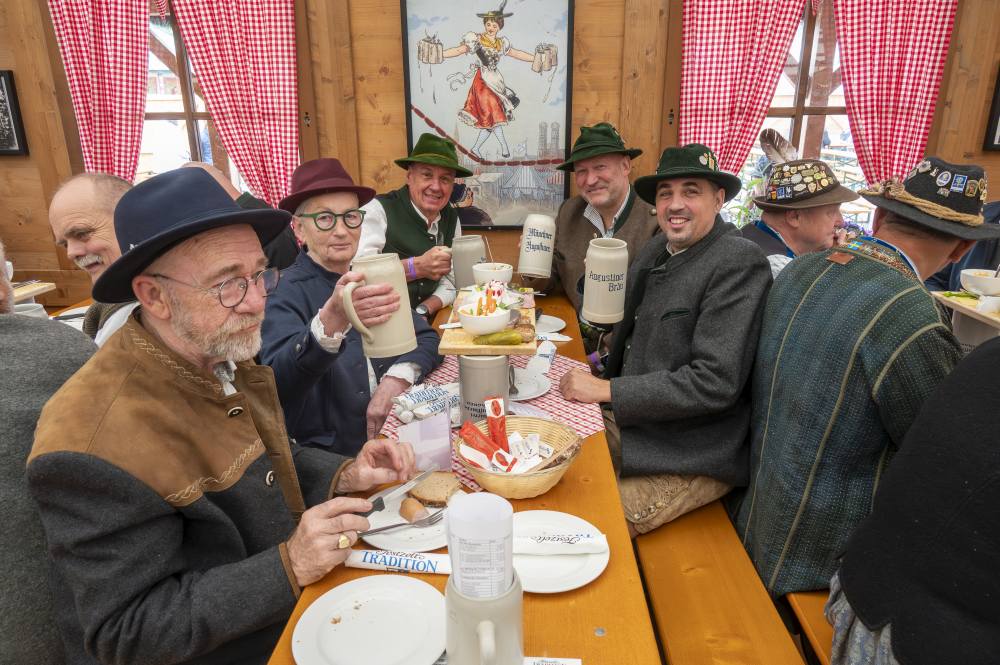 Stammtisch im Festzelt Tradition – Oide Wiesn 2025 Stammtisch im Festzelt Tradition - Oide Wiesn 2025