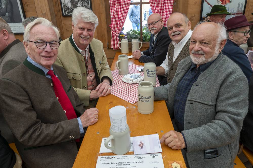 Stammtisch im Festzelt Tradition – Oide Wiesn 2025 Stammtisch im Festzelt Tradition - Oide Wiesn 2025