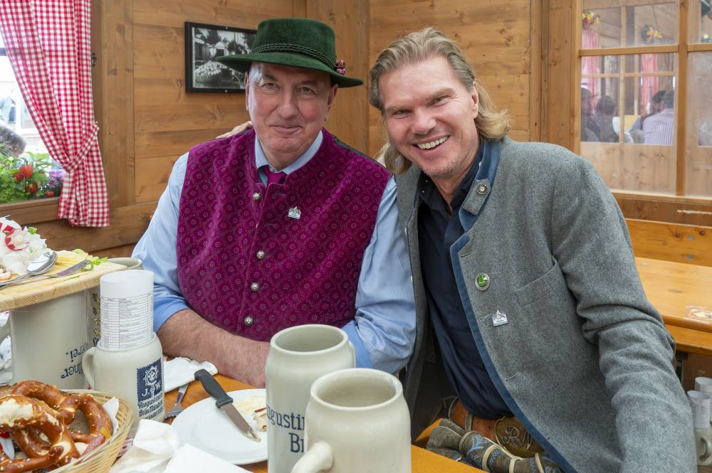 Stammtisch im Festzelt Tradition – Oide Wiesn 2025 Stammtisch im Festzelt Tradition - Oide Wiesn 2025