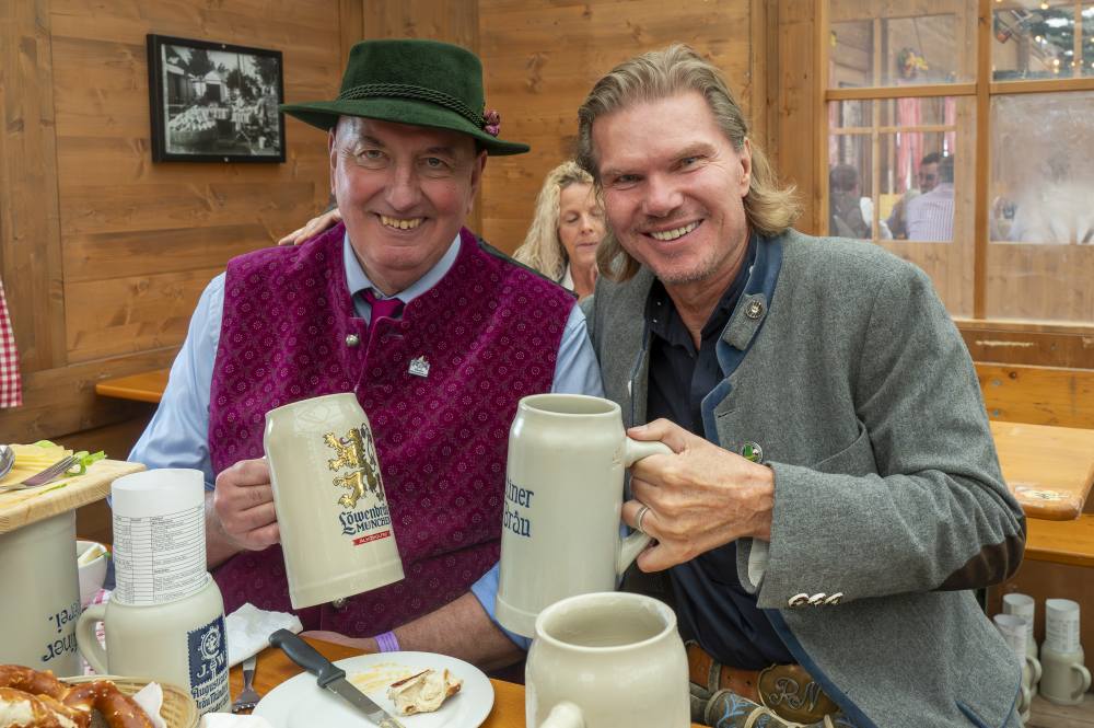 Stammtisch im Festzelt Tradition – Oide Wiesn 2025 Stammtisch im Festzelt Tradition - Oide Wiesn 2025